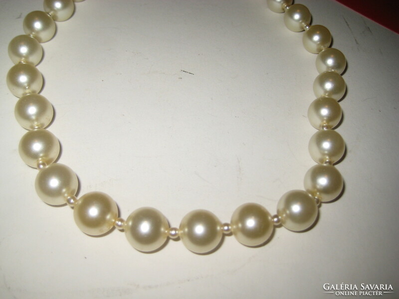 Necklace, string of pearls 40 cm