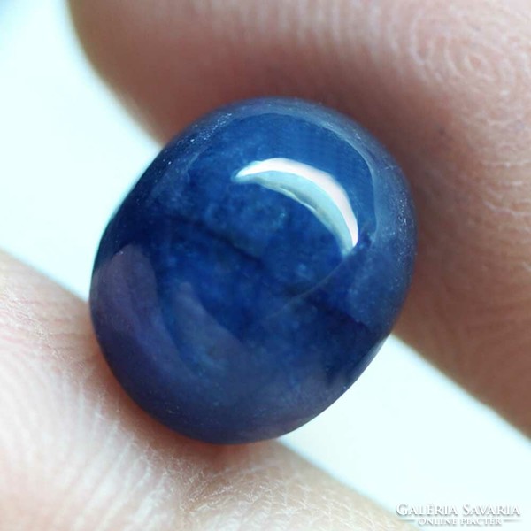 8.03 Ct. Natural sapphire, cornflower blue, oval cabochon