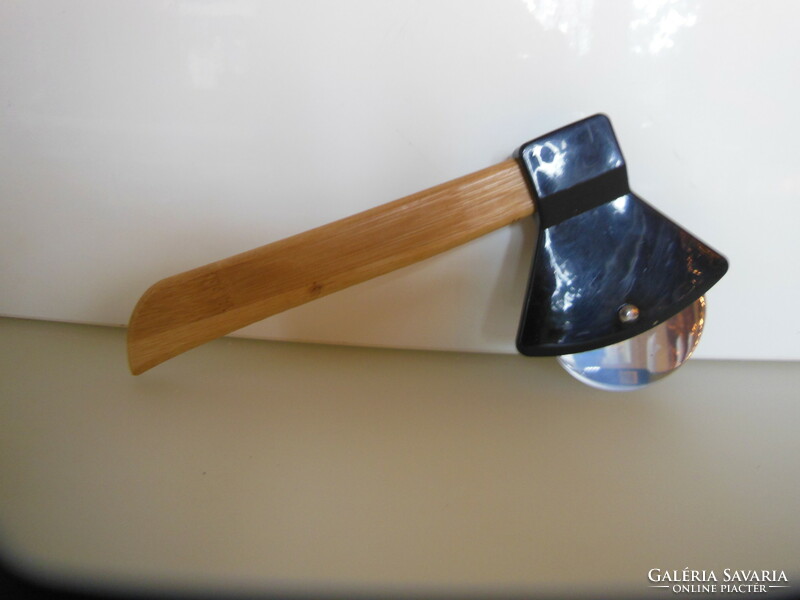 Pizza slicer - new - bamboo handle - exclusive - 22 x 10.5 cm