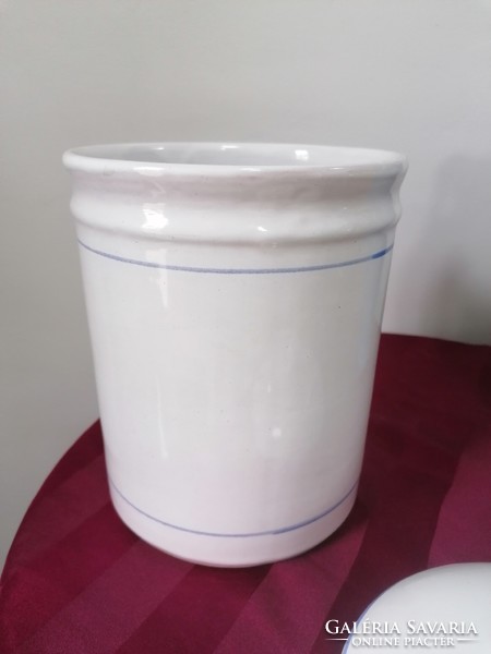 Ceramic container with lid, eg flour
