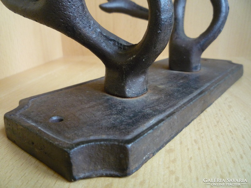 Cast iron hunting hook.