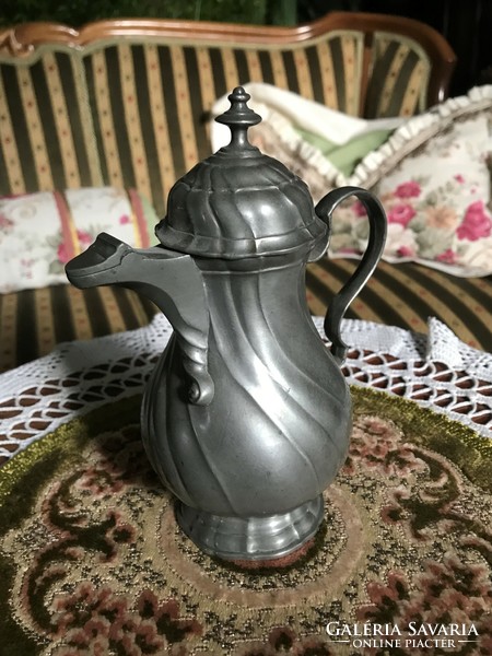 Rarity! A beautiful, antique, pewter tea or coffee pot with a covered beak, with a beautiful plastic pattern