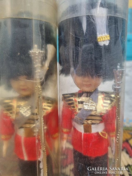 2 Pcs London English Royal Guard figure doll retro