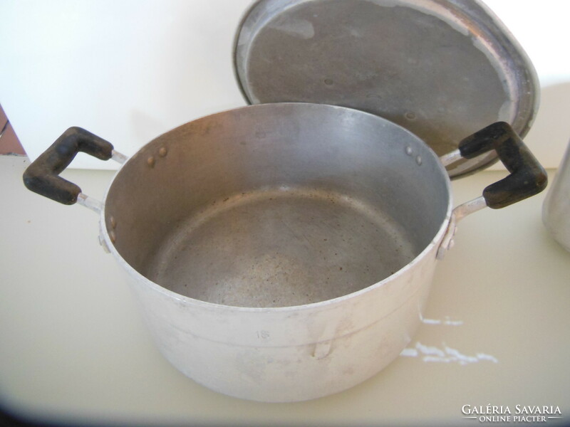 Pot 3 pieces - aluminum - retro - footed 1 liter - nice condition