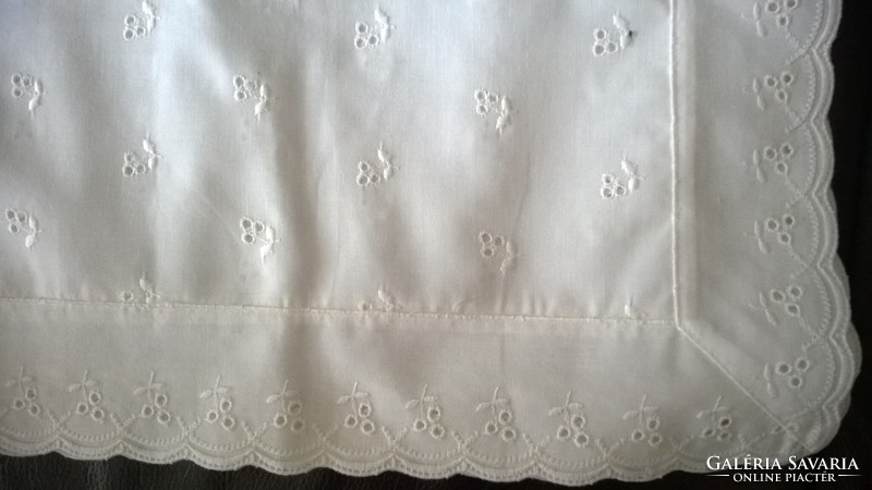 Small snow-white tablecloth, new condition, 78x78 cm