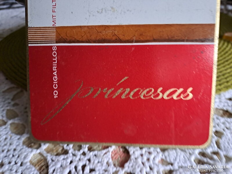 Metal cigarette box