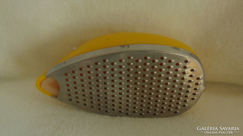Cheese grater in the shape of a mouse