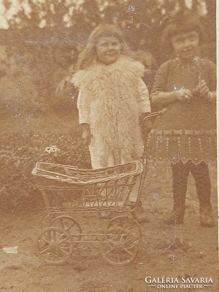 Régi fotó vintage fénykép kislányok játek babakocsi