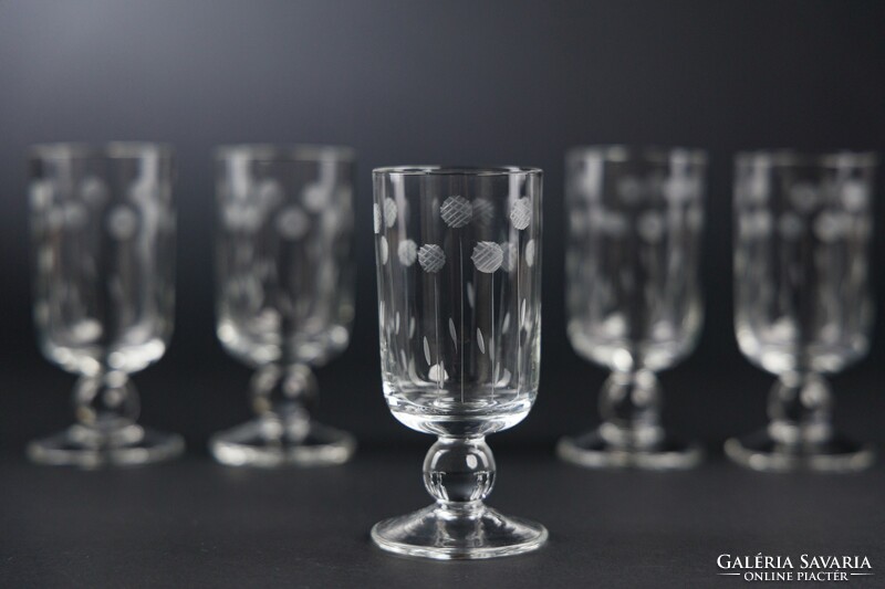 Glass, stemmed, small glasses with an incised pattern, 5 pieces.