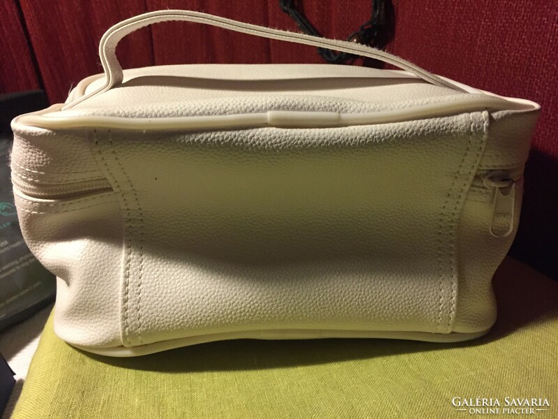 Cosmetic bag with Avon label (8f)