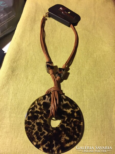 Ocelot pattern with large pendant, fashion jewelry, bijou necklace (8ffkt)