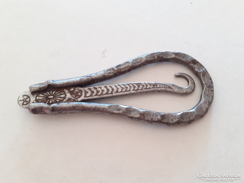 Antik fém ruhagomboló összecsukható régi gomboló horog cipőgomboló