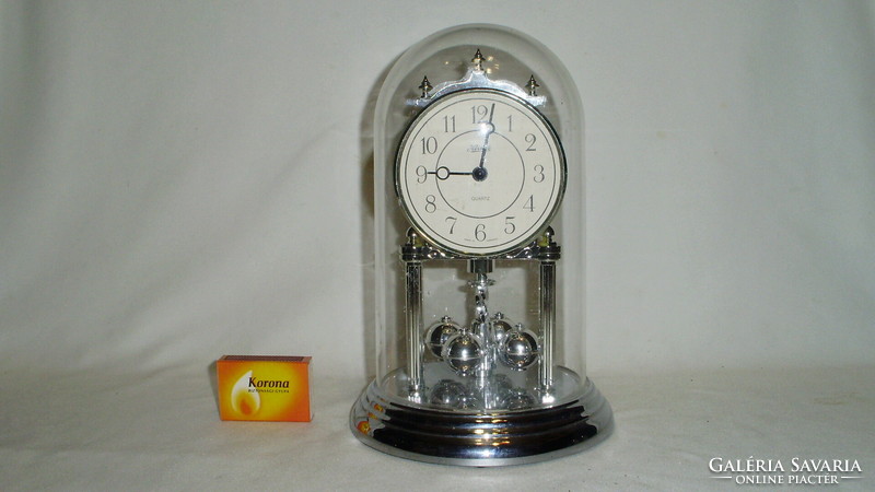 Retro ezüst színű Hermle feliratú burás asztali óra - elemes, német, műanyag - működik