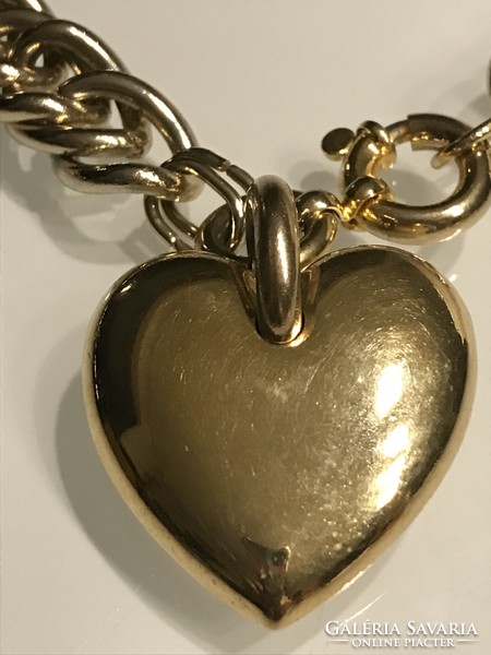 Aranyozott nyakék vastag láncon nagyméretű szív alakú medállal