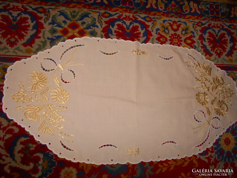 Madera tablecloth with silk embroidery - 75 cm x 35 cm-beautifully executed embroidery