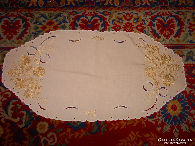 Madera tablecloth with silk embroidery - 75 cm x 35 cm-beautifully executed embroidery