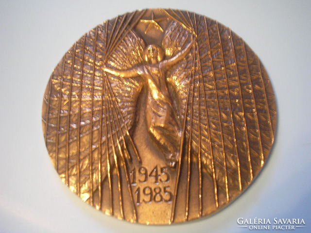 U8 Bronz művészi igen nagyméretű súlyos emlék vastag kortörténeti plakett 1945-1985  602 gr 12 cm