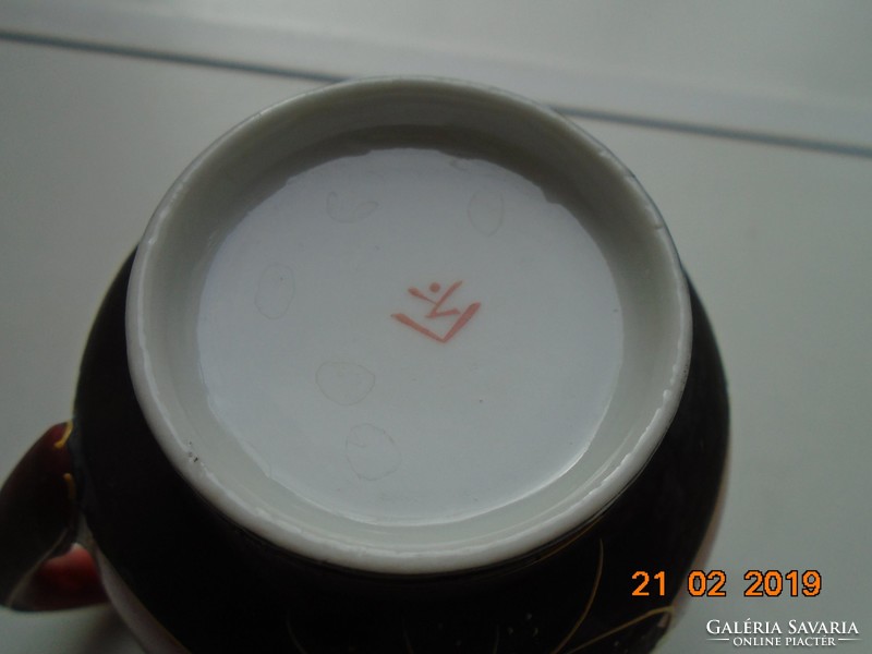 Satsuma moriage suzuki, kannon and rakan pattern, eggshell cream spout