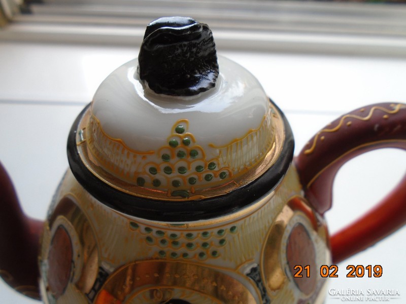 Satsuma moriage suzuki, kannon and rakan pattern, eggshell spout