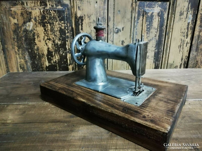 Toy sewing machine, small sewing machine, mini sewing machine renovated, as decoration