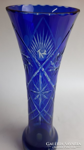Gyönyörű kék csiszolt talpas kristály üveg váza 27 cm