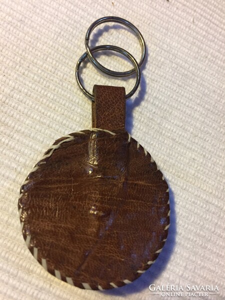 Leather key ring with sea snail from Africa, handicraft (8f)