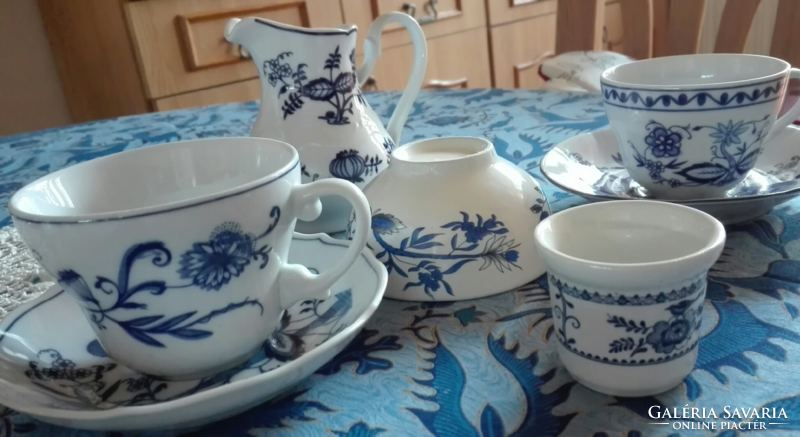 15 db angol, kék, tobbféle GYÖNYÖRU hagymamintás porcelánok XX