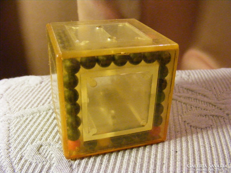 Retro pioneer cube logic game