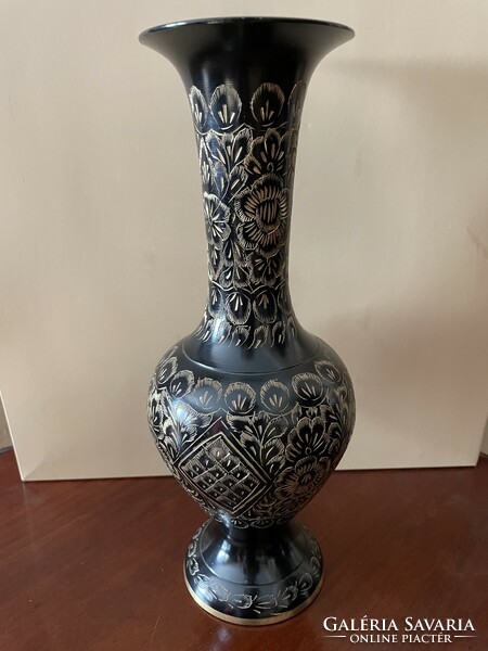 Gyönyörűen festett indiai fém váza