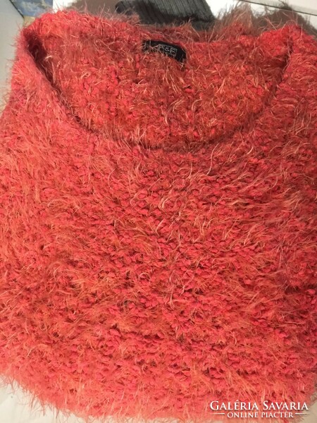 Salmon-colored women's bouclé sweater, size 46/48