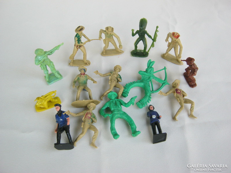 15 db retro trafikáru műanyag játék figura