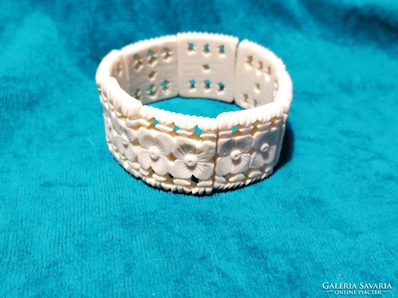 Bone Carved Bracelet (820)