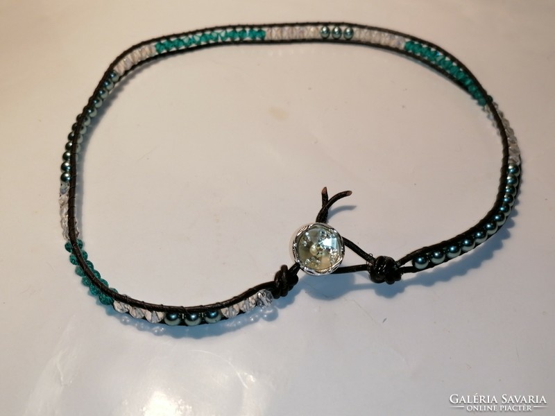 Bracelet with crystal and theca on a leather strap (774)