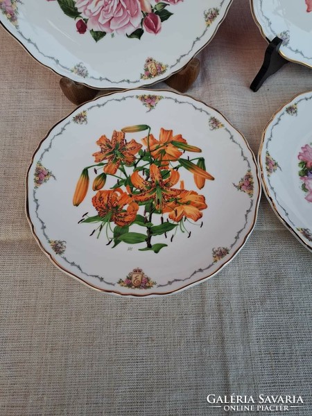 Royal Albert angol II. Erzsébet anyakirálynő kedvenc virágai sorozatból dísztány tányér  rózsa