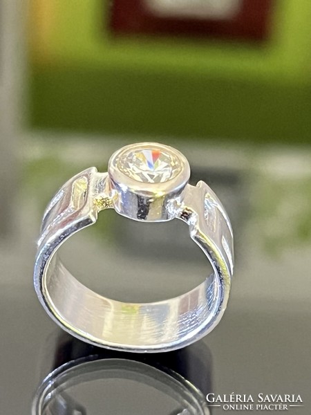Káprázatos ezüst gyűrű, cirkónia kővel