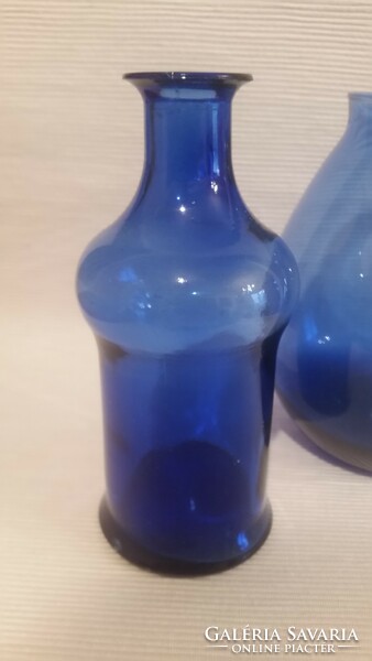 2 darab kék üveg váza