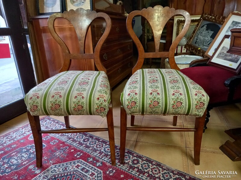 Biedermeier székek.