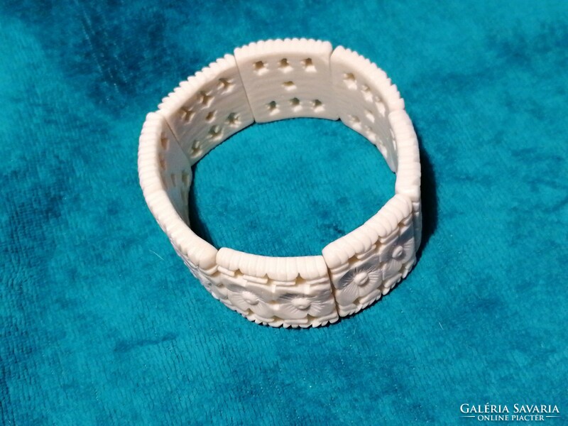 Bone Carved Bracelet (820)