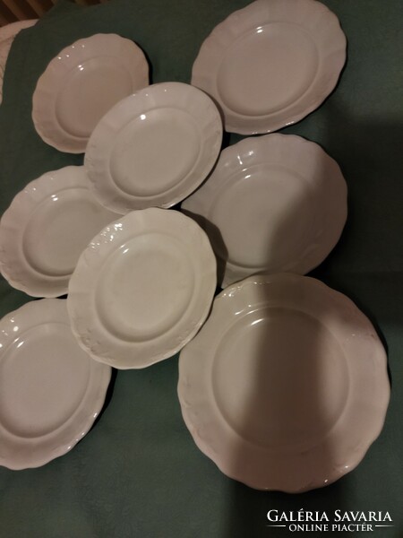 Fehér régi zsolnai tányér 12 db vegyesen