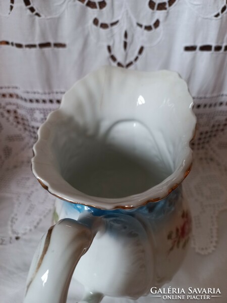 Art Nouveau porcelain spout