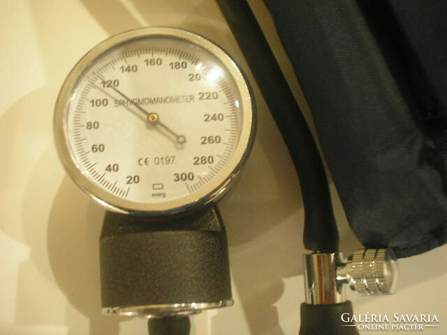 K-11-14 Működő vérnyomás mérő zippzáras tokjában Hibátlan újszerűen eladó