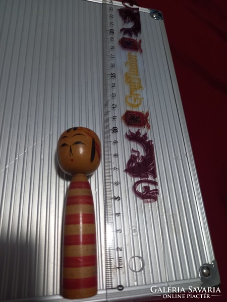 Rendkívül értékes jelzett japán kokeshi fababa 9 cm!