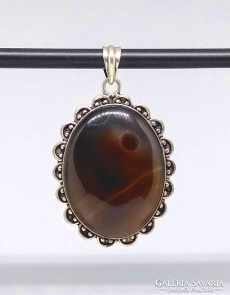 Brown onyx agate mineral pendant, in a silver-plated socket 38