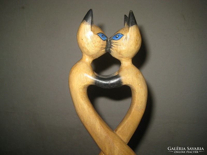 Carved from wood, handwork, the couple is a cat with blue eyes, 31 x 10 cm