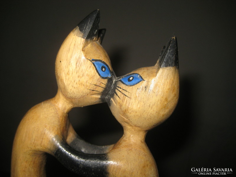 Fából faragott  , kézi munka , kék szemű   cica a páros  ,  31 x 10 cm