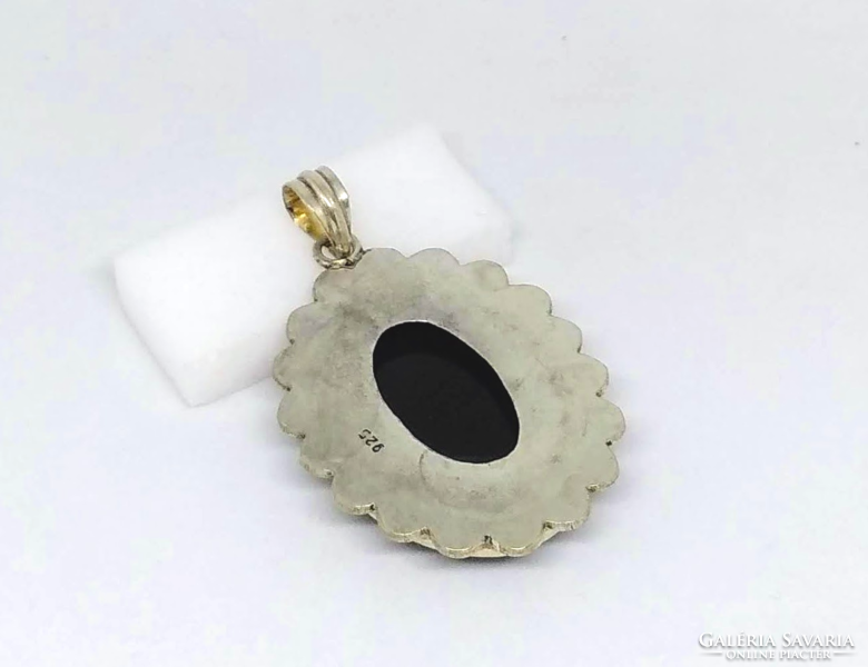 Brown onyx agate mineral pendant, in a silver-plated socket 38