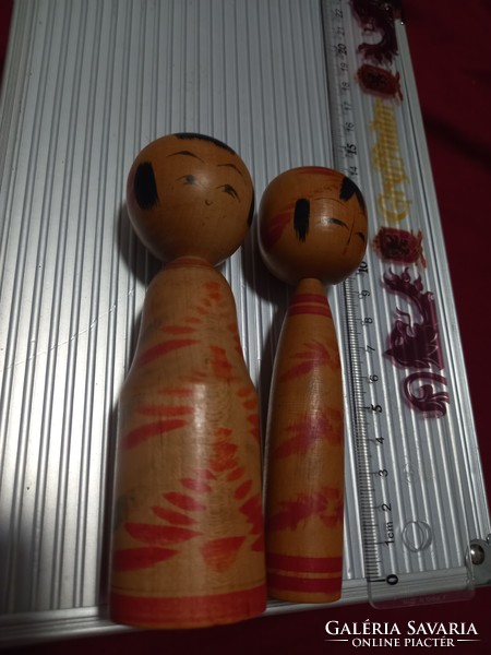 Rendkívül értékes jelzett 2darabos japán kokeshi fababa pár egyben!
