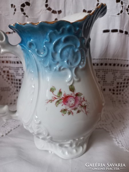 Art Nouveau porcelain spout