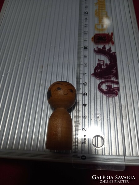Rendkívül értékes jelzett japán kokeshi fababa 5 cm!