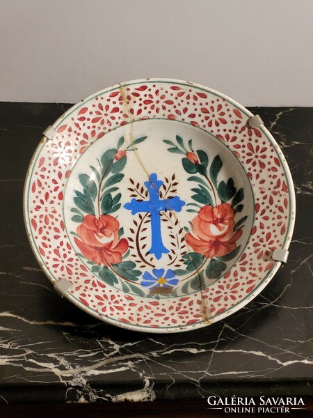 Antique raven house plate with crucifix 22.5cm cross crucifix wall plate